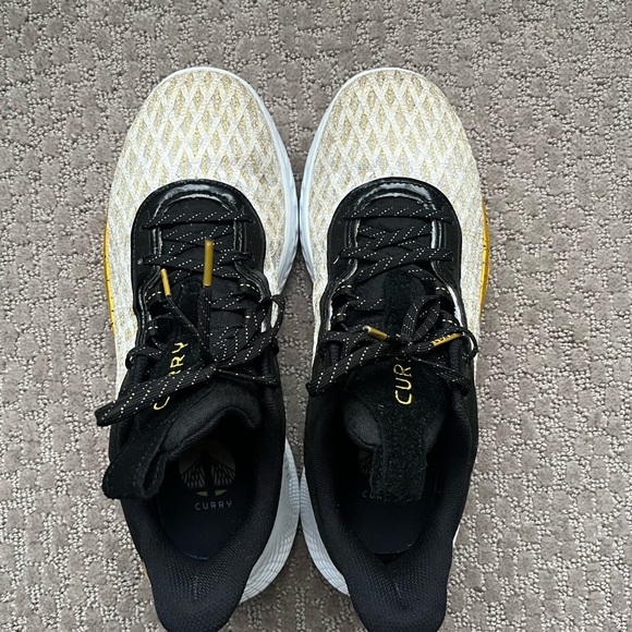 Under Armour Curry Flow Basketball Shoes - Picture 6 of 11